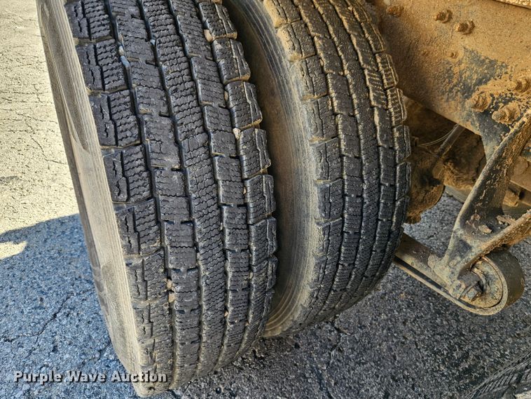 image for item EI8429 2003 International  8600 vacuum truck