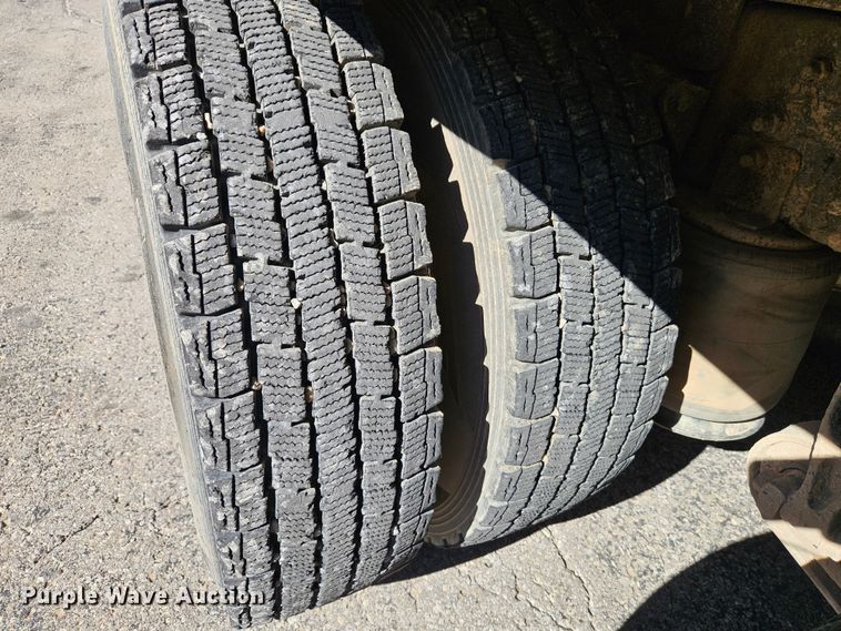 image for item EI8429 2003 International  8600 vacuum truck