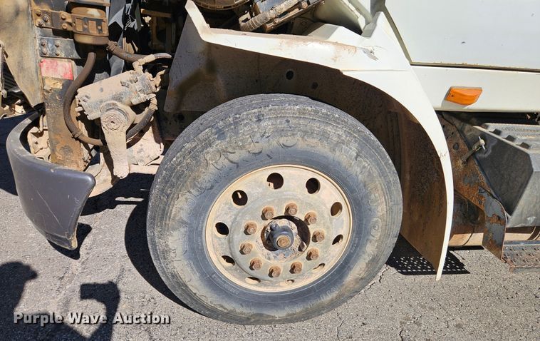 image for item EI8429 2003 International  8600 vacuum truck