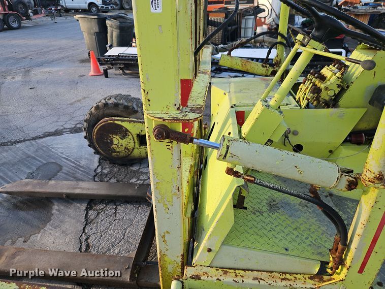 image for item EI8486 Donkey forklift
