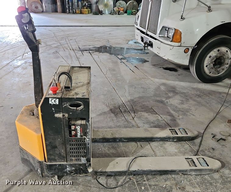 image for item EI8499 Vestil EPT-2748-45 pallet jack