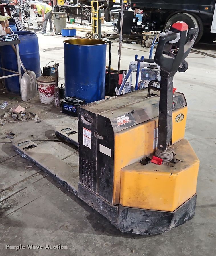 image for item EI8499 Vestil EPT-2748-45 pallet jack