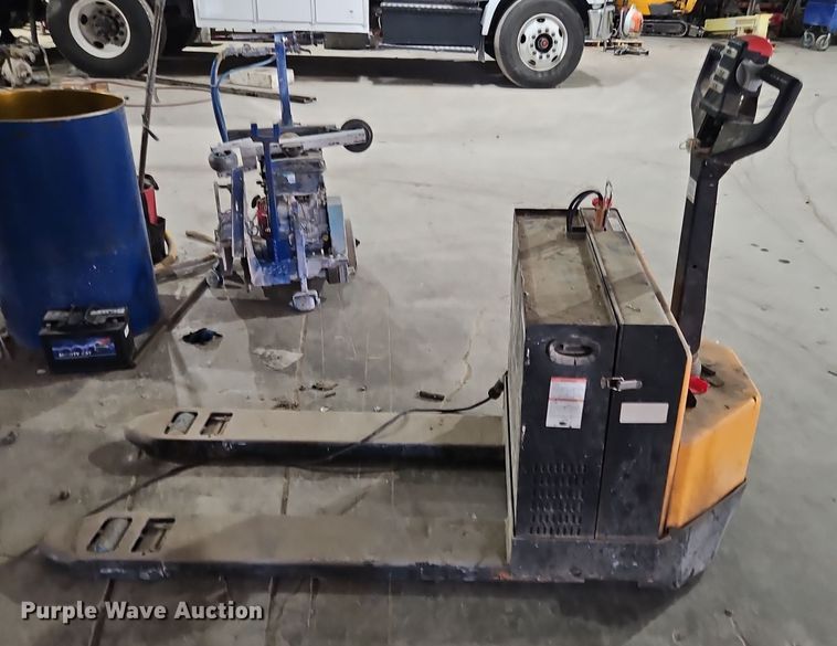 image for item EI8499 Vestil EPT-2748-45 pallet jack