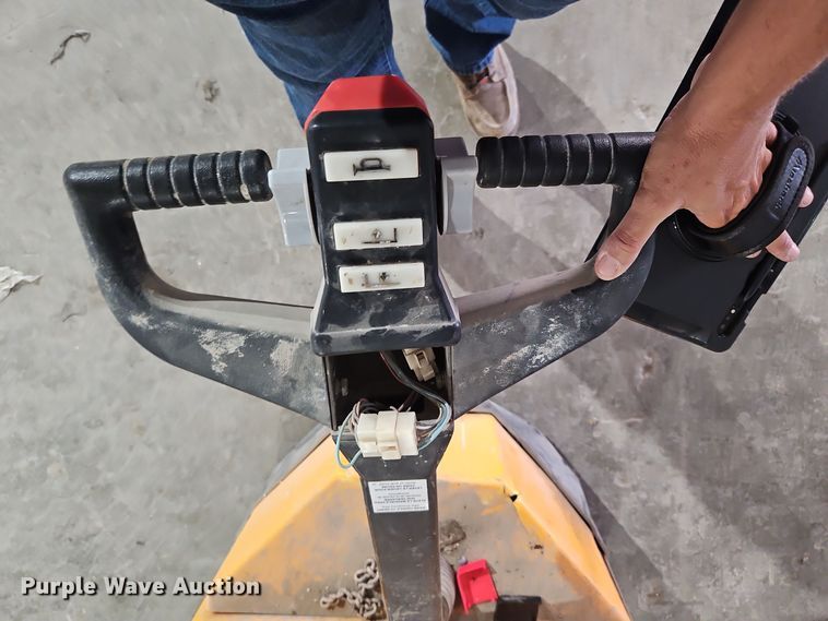 image for item EI8499 Vestil EPT-2748-45 pallet jack