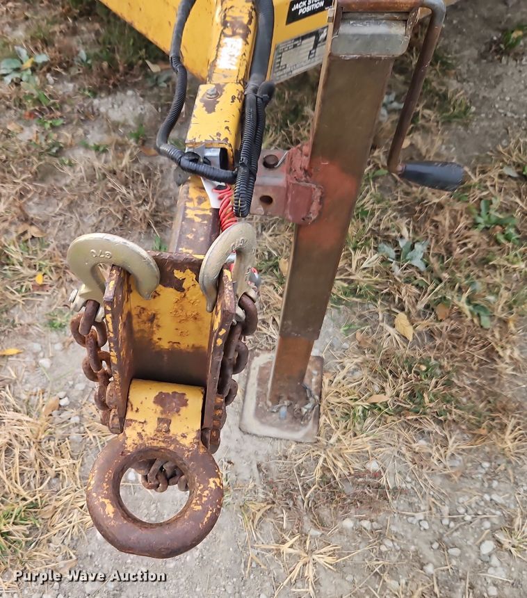 image for item EI8504 2000 Vermeer BC1230A wood chipper