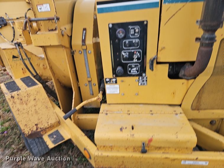 image for item EI8504 2000 Vermeer BC1230A wood chipper