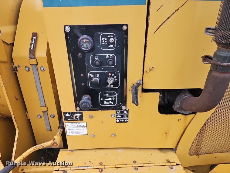 image for item EI8504 2000 Vermeer BC1230A wood chipper