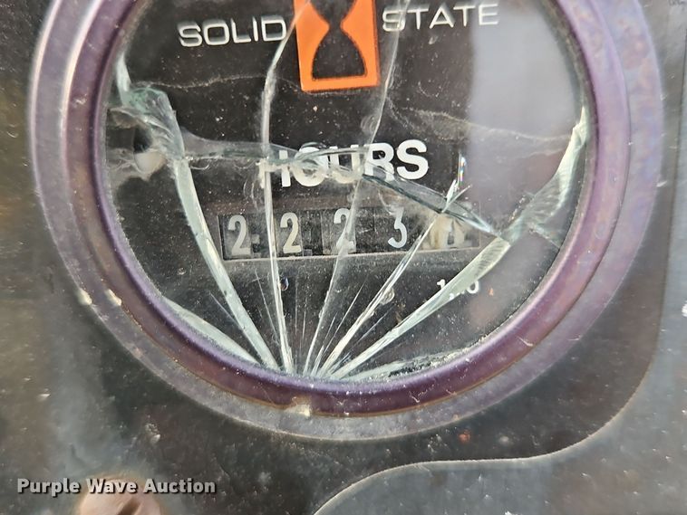 image for item EI8504 2000 Vermeer BC1230A wood chipper