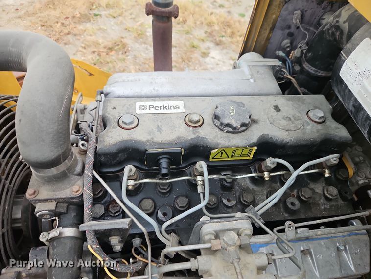 image for item EI8504 2000 Vermeer BC1230A wood chipper