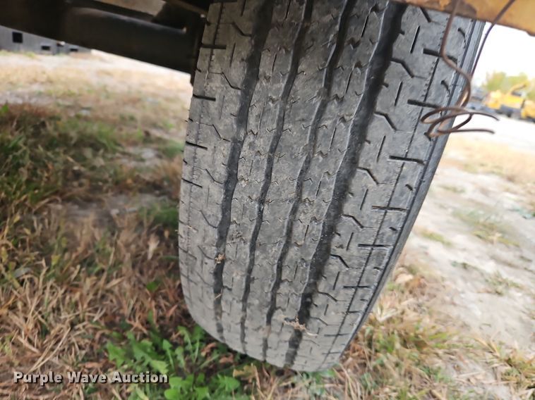 image for item EI8504 2000 Vermeer BC1230A wood chipper