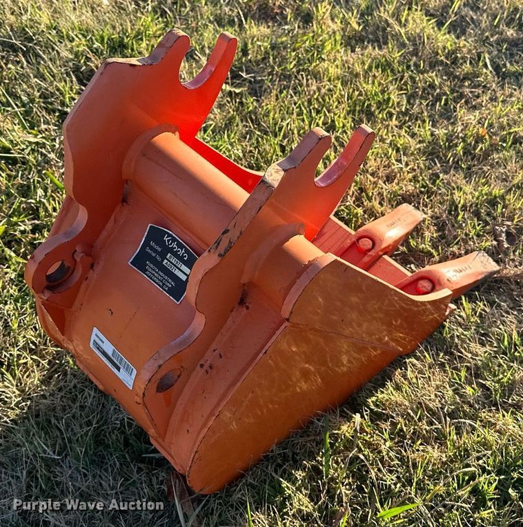 image for item EJ5017 Kubota  BT1971 excavator bucket
