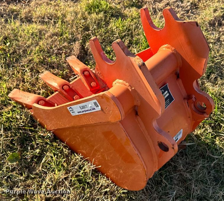 image for item EJ5017 Kubota  BT1971 excavator bucket