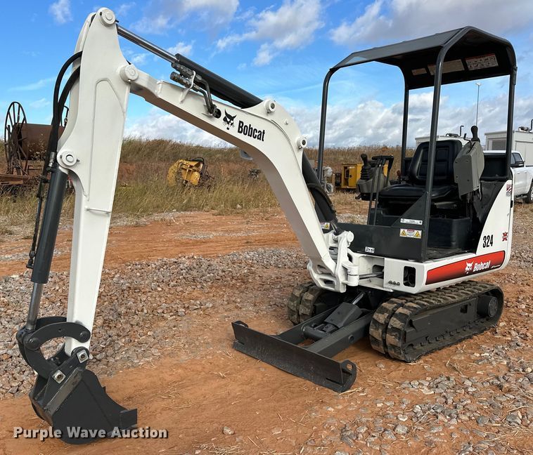 image for item EJ5043 2014 Bobcat  324M mini excavator