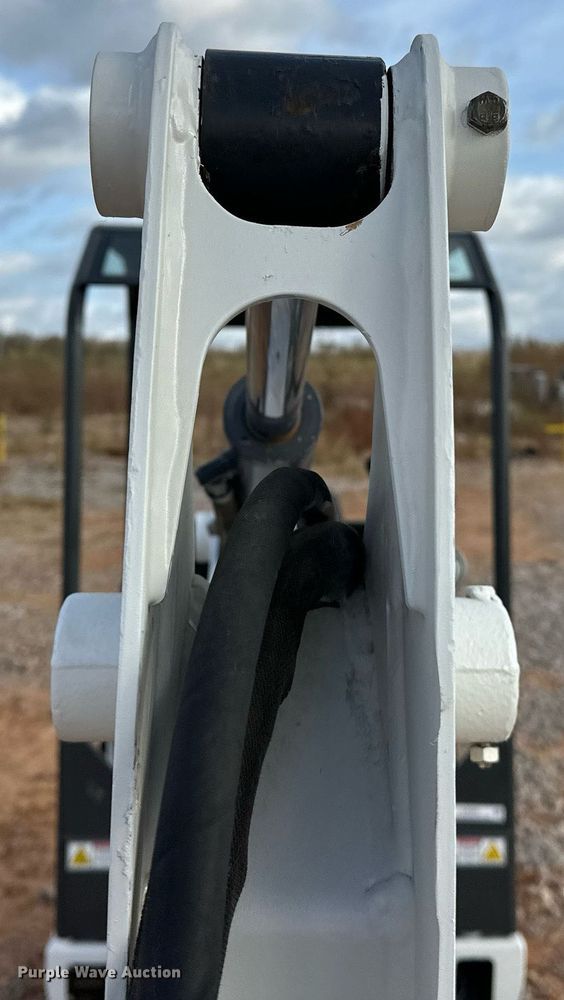 image for item EJ5043 2014 Bobcat  324M mini excavator