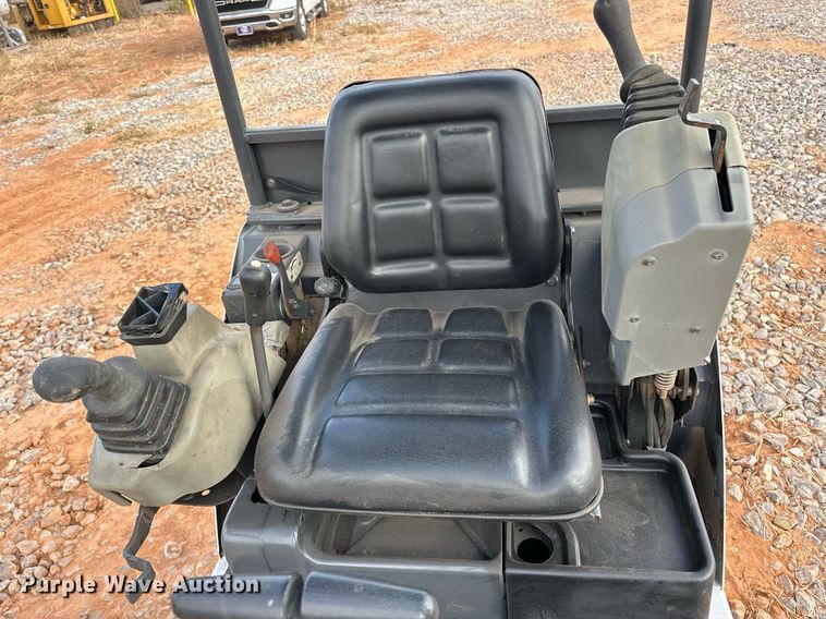 image for item EJ5043 2014 Bobcat  324M mini excavator