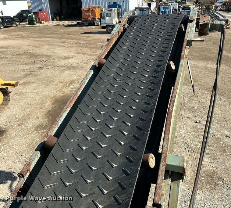 image for item EK3599 Powerscreen Turbo Cheiftain  screening plant