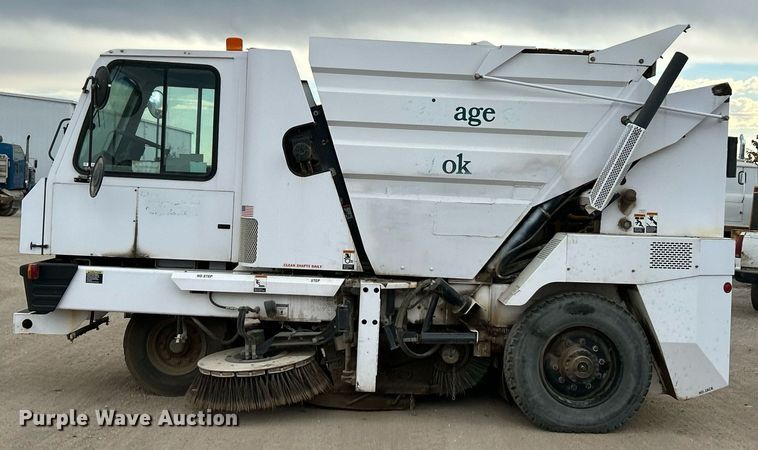 image for item EK3601 2008 Allianz 3000 street sweeper