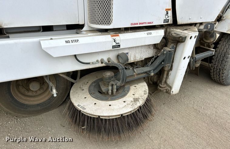 image for item EK3601 2008 Allianz 3000 street sweeper