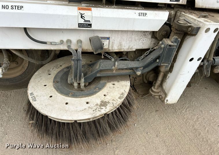 image for item EK3601 2008 Allianz 3000 street sweeper