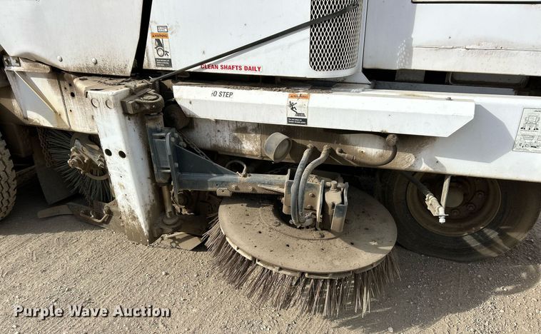 image for item EK3601 2008 Allianz 3000 street sweeper