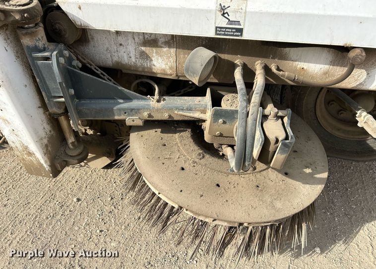 image for item EK3601 2008 Allianz 3000 street sweeper