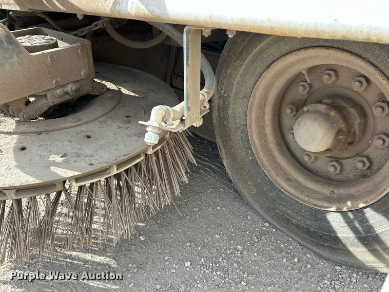 image for item EK3601 2008 Allianz 3000 street sweeper