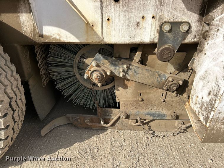 image for item EK3601 2008 Allianz 3000 street sweeper