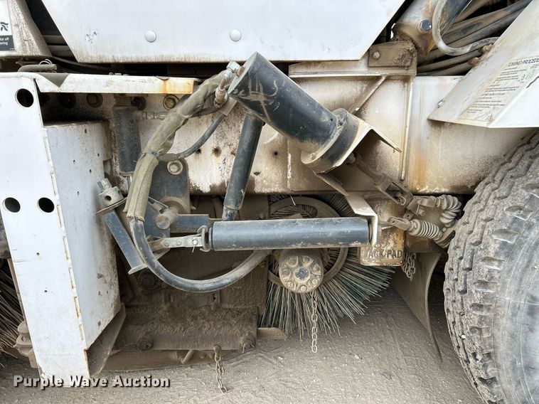 image for item EK3601 2008 Allianz 3000 street sweeper