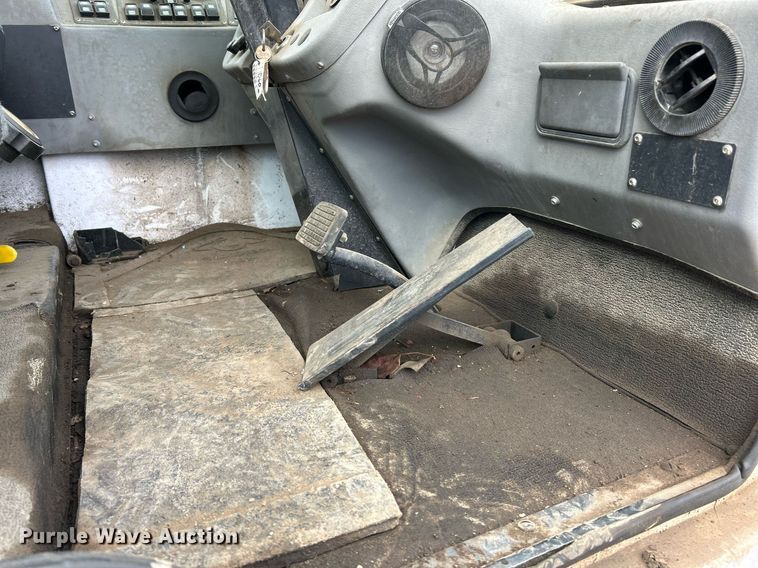 image for item EK3601 2008 Allianz 3000 street sweeper