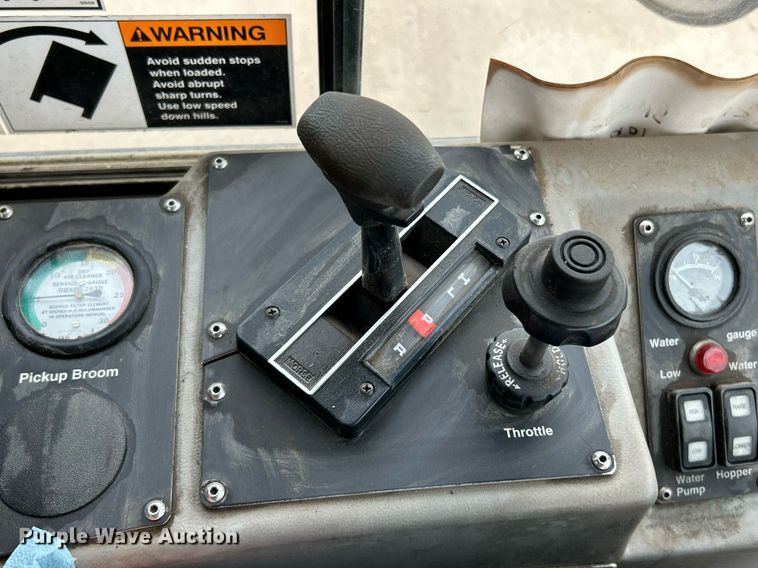 image for item EK3601 2008 Allianz 3000 street sweeper