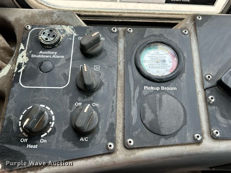 image for item EK3601 2008 Allianz 3000 street sweeper