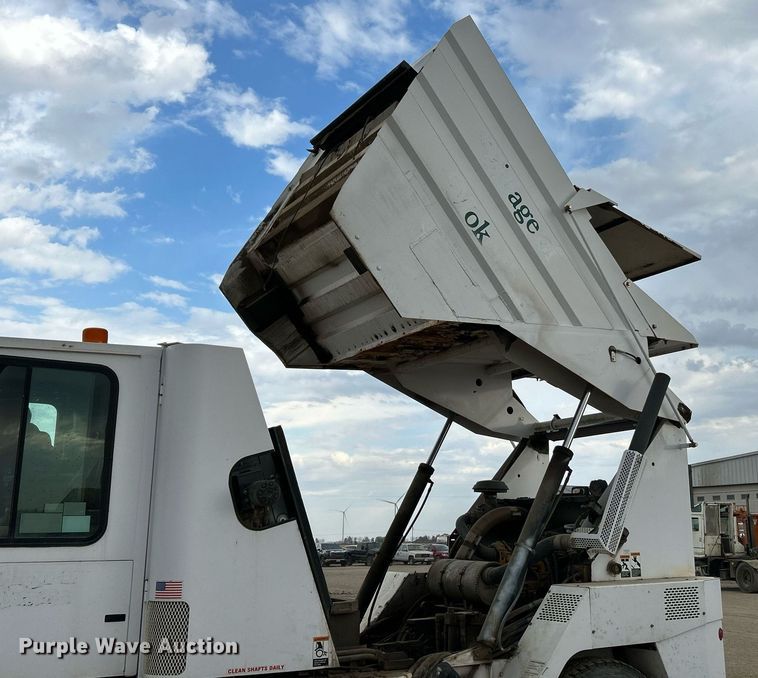 image for item EK3601 2008 Allianz 3000 street sweeper