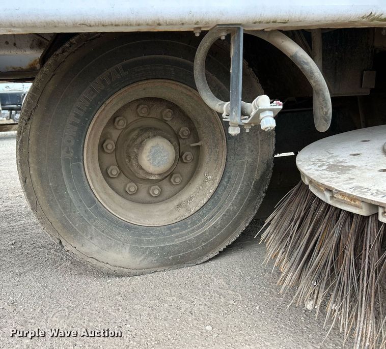 image for item EK3601 2008 Allianz 3000 street sweeper