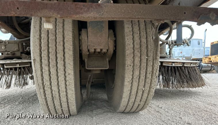 image for item EK3601 2008 Allianz 3000 street sweeper