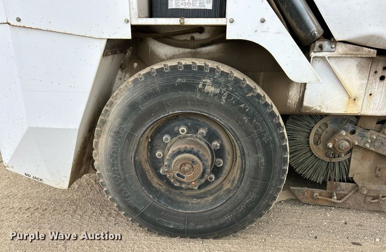 image for item EK3601 2008 Allianz 3000 street sweeper