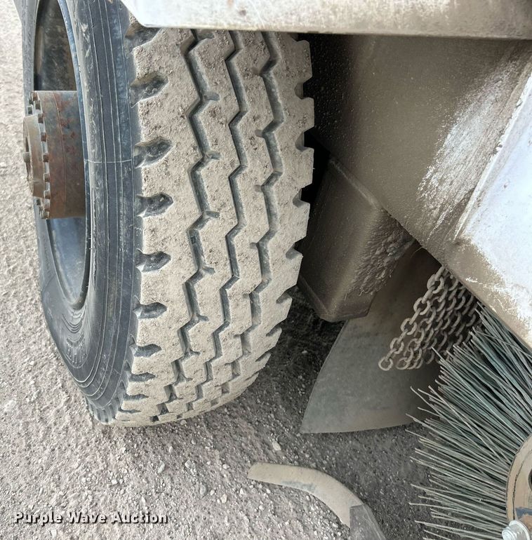 image for item EK3601 2008 Allianz 3000 street sweeper