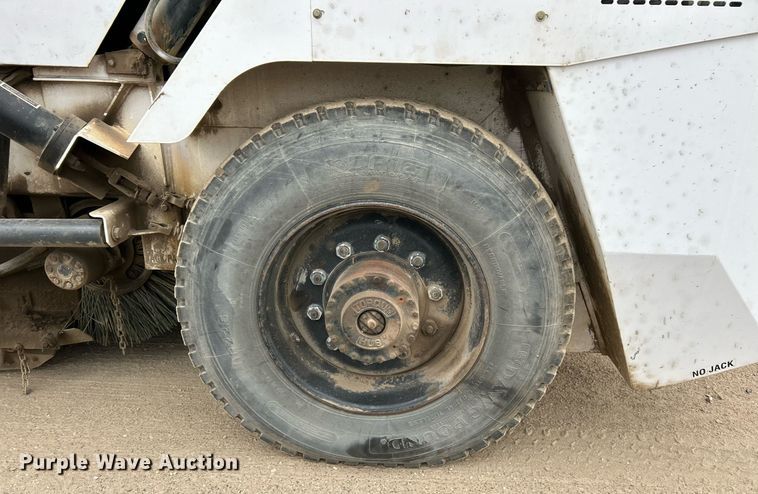 image for item EK3601 2008 Allianz 3000 street sweeper