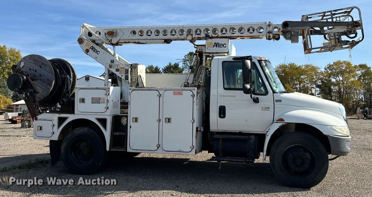 image for item EN2528 2005 International 4300 bucket truck