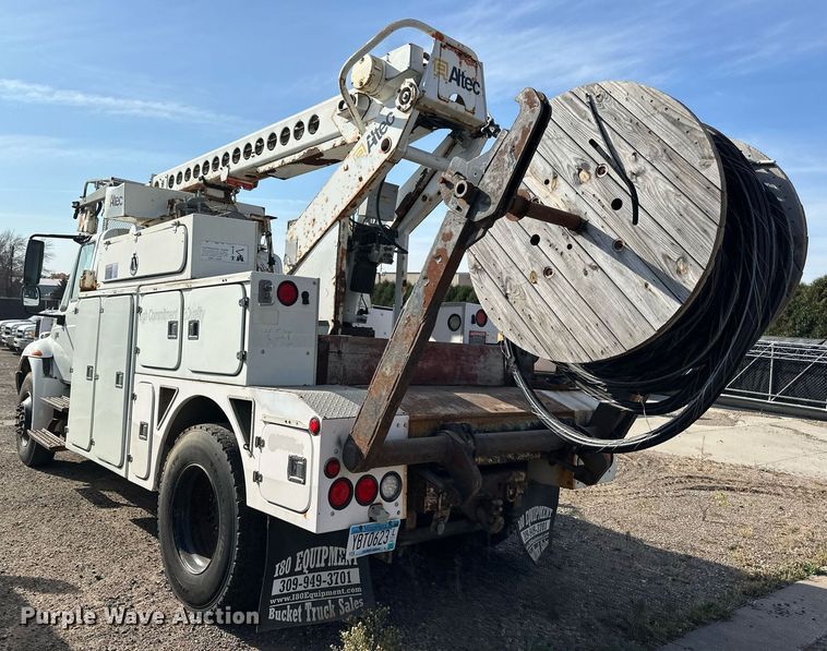 image for item EN2528 2005 International 4300 bucket truck