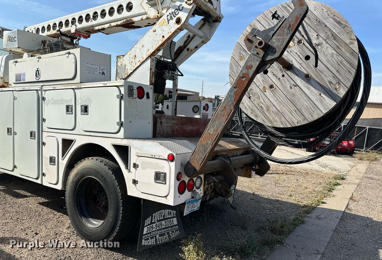 image for item EN2528 2005 International 4300 bucket truck