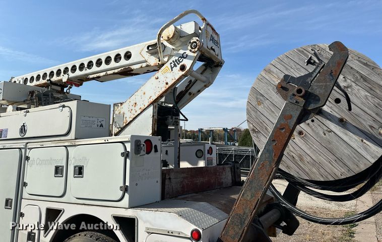 image for item EN2528 2005 International 4300 bucket truck