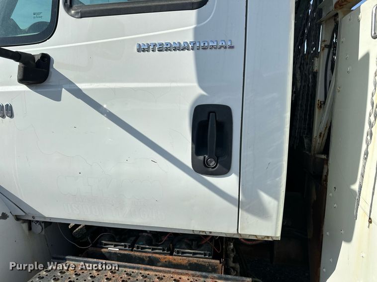 image for item EN2528 2005 International 4300 bucket truck