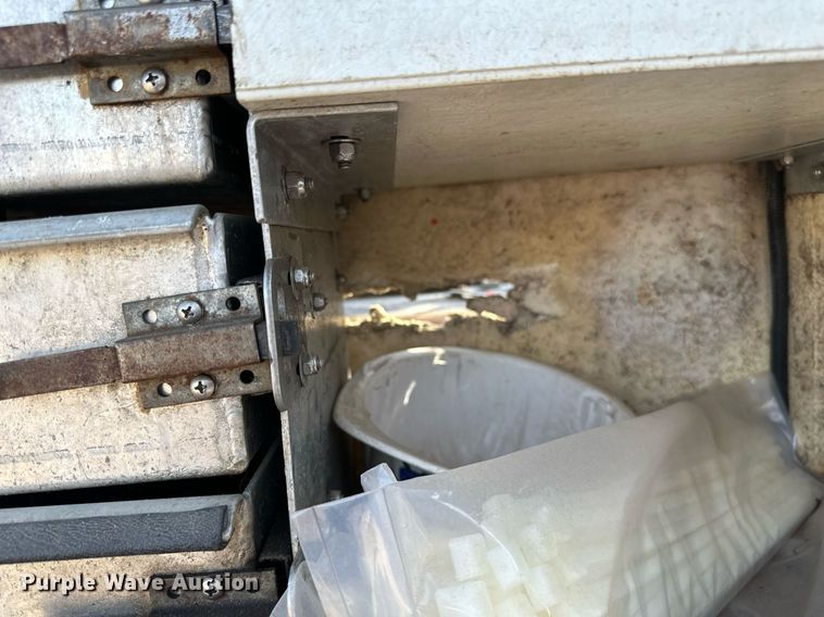 image for item EN2528 2005 International 4300 bucket truck