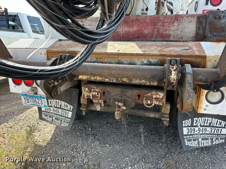 image for item EN2528 2005 International 4300 bucket truck