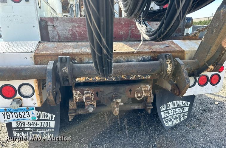 image for item EN2528 2005 International 4300 bucket truck