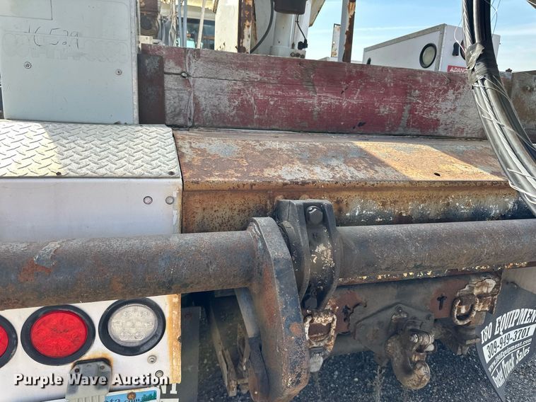 image for item EN2528 2005 International 4300 bucket truck