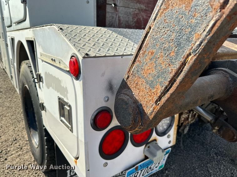 image for item EN2528 2005 International 4300 bucket truck