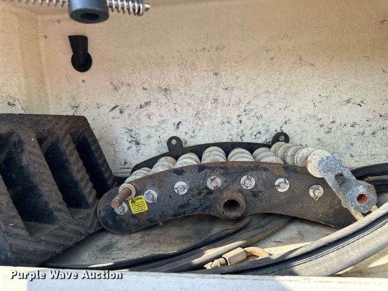 image for item EN2528 2005 International 4300 bucket truck