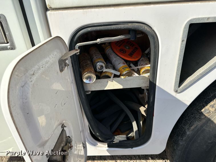 image for item EN2528 2005 International 4300 bucket truck