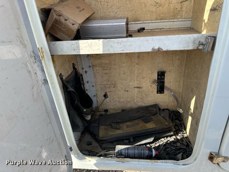 image for item EN2528 2005 International 4300 bucket truck